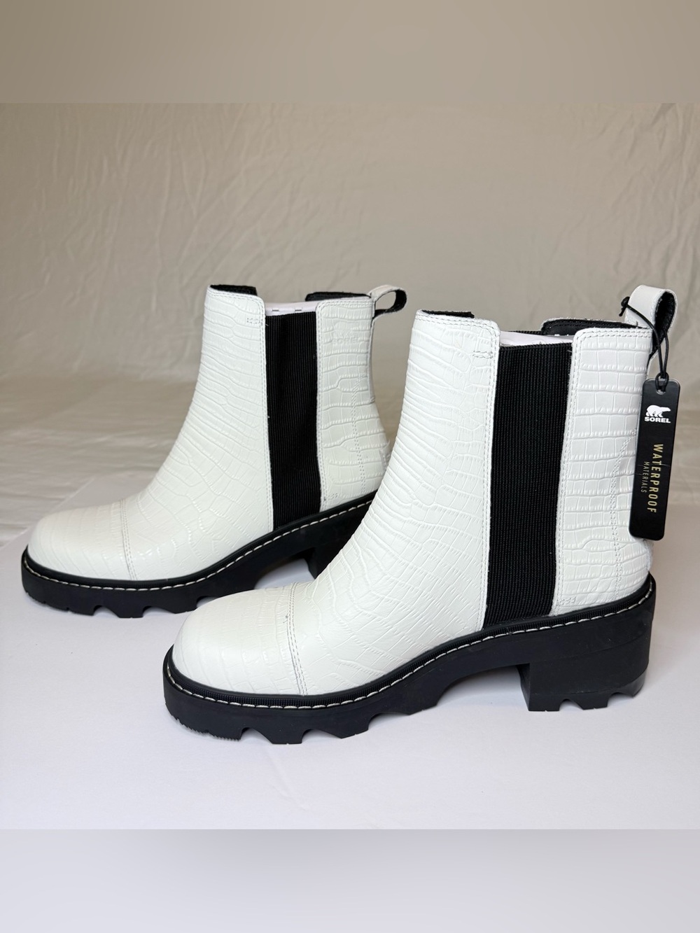 SOREL Joan Now™ Chelsea Boot -White Croc-embossed Ankle Boots sz 11
